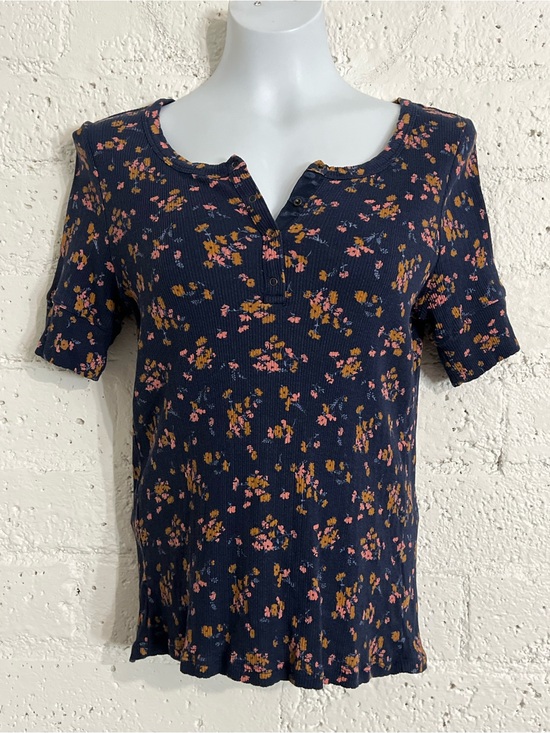 Lucky Brand Tops - Lucky Brand Womens Top M Blue Floral Ribbed Stretch Short Sleeve Snap Neck AM19